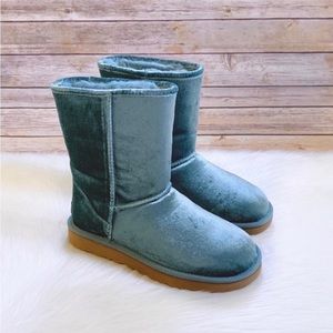 🆕✨UGG Classic Short II Atlantic Green Velvet Boots✨